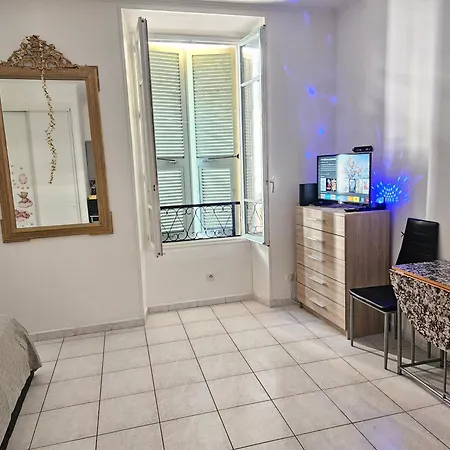 Centre Apartment *
