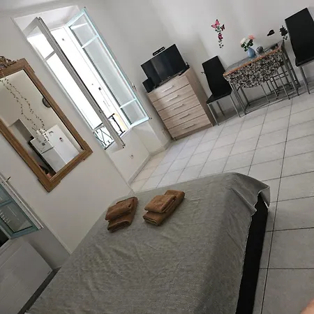 Apartment Centre *